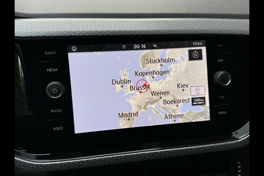 Volkswagen T-Cross 1.0 TSI R-line Automaat | LED | Trekhaak | Getint glas | Climate control | Cruise control adaptief | Lane assist | Dode hoek det