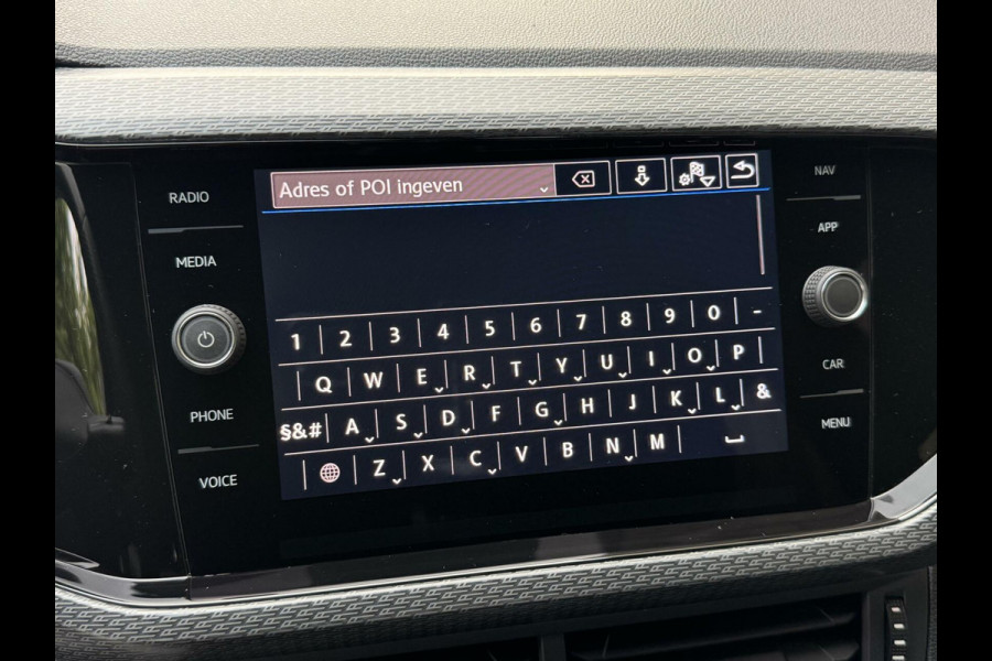 Volkswagen T-Cross 1.0 TSI R-line Automaat | LED | Trekhaak | Getint glas | Climate control | Cruise control adaptief | Lane assist | Dode hoek det