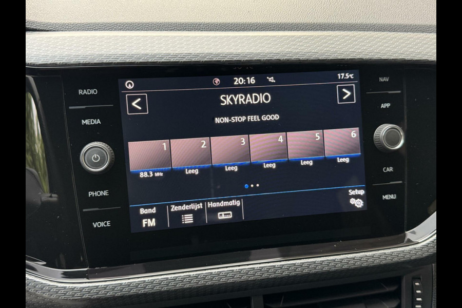 Volkswagen T-Cross 1.0 TSI R-line Automaat | LED | Trekhaak | Getint glas | Climate control | Cruise control adaptief | Lane assist | Dode hoek det