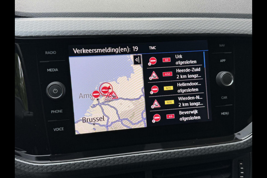 Volkswagen T-Cross 1.0 TSI R-line Automaat | LED | Trekhaak | Getint glas | Climate control | Cruise control adaptief | Lane assist | Dode hoek det