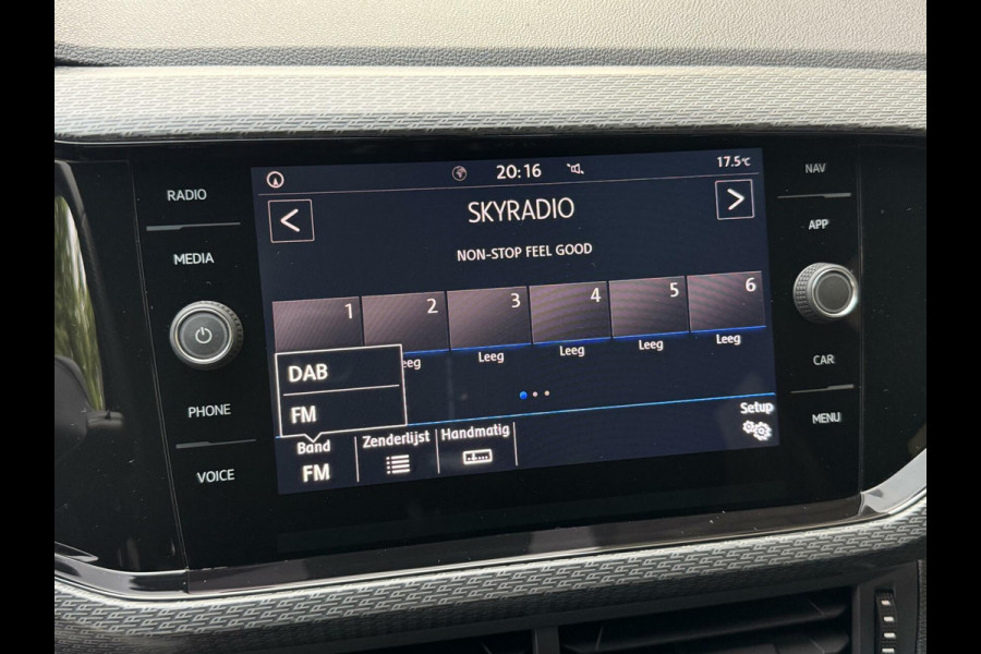 Volkswagen T-Cross 1.0 TSI R-line Automaat | LED | Trekhaak | Getint glas | Climate control | Cruise control adaptief | Lane assist | Dode hoek det