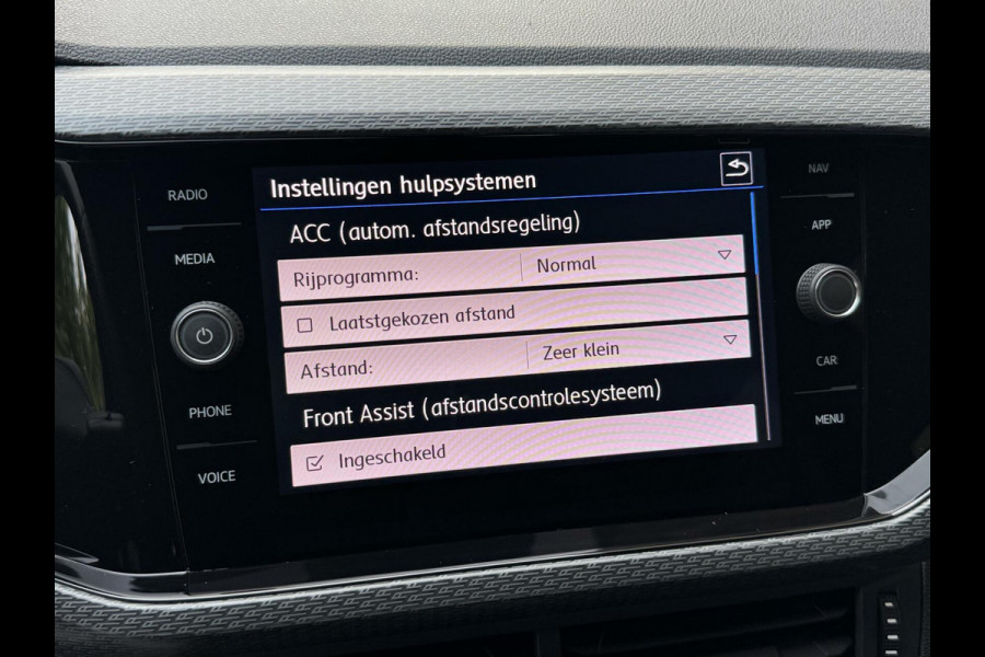 Volkswagen T-Cross 1.0 TSI R-line Automaat | LED | Trekhaak | Getint glas | Climate control | Cruise control adaptief | Lane assist | Dode hoek det