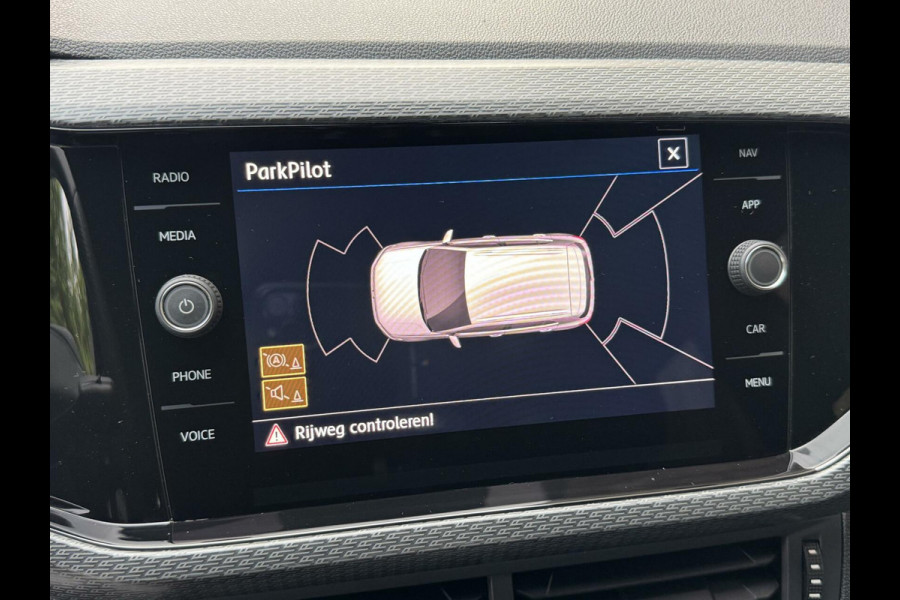 Volkswagen T-Cross 1.0 TSI R-line Automaat | LED | Trekhaak | Getint glas | Climate control | Cruise control adaptief | Lane assist | Dode hoek det