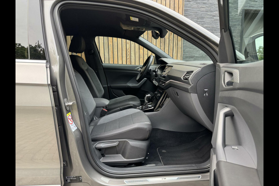 Volkswagen T-Cross 1.0 TSI R-line Automaat | LED | Trekhaak | Getint glas | Climate control | Cruise control adaptief | Lane assist | Dode hoek det