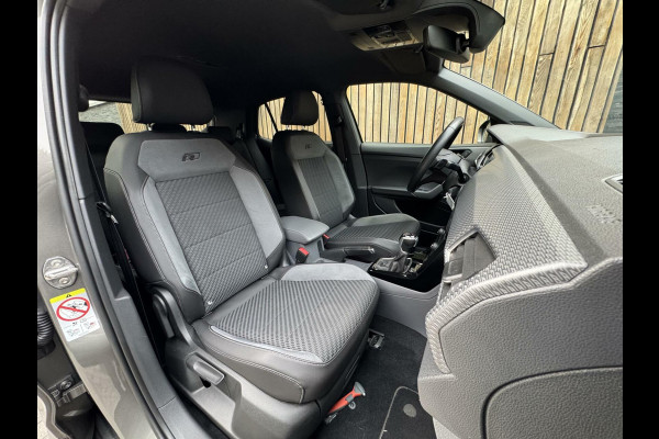 Volkswagen T-Cross 1.0 TSI R-line Automaat | LED | Trekhaak | Getint glas | Climate control | Cruise control adaptief | Lane assist | Dode hoek det