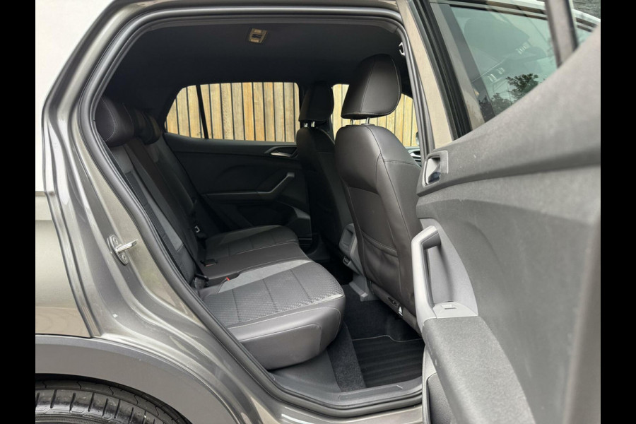 Volkswagen T-Cross 1.0 TSI R-line Automaat | LED | Trekhaak | Getint glas | Climate control | Cruise control adaptief | Lane assist | Dode hoek det