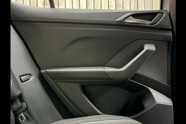 Volkswagen T-Cross 1.0 TSI R-line Automaat | LED | Trekhaak | Getint glas | Climate control | Cruise control adaptief | Lane assist | Dode hoek det