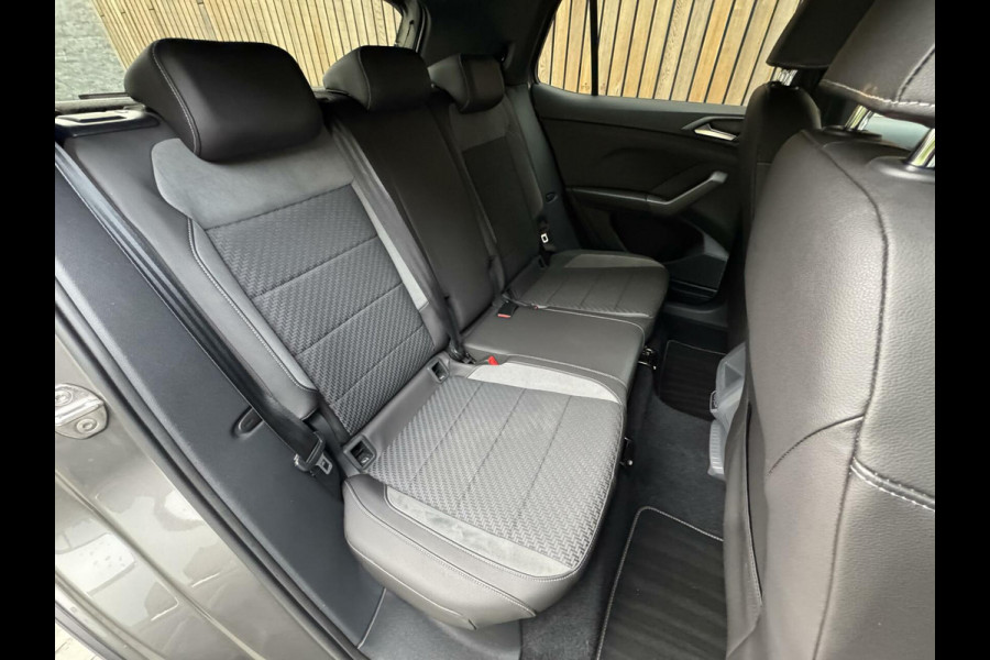 Volkswagen T-Cross 1.0 TSI R-line Automaat | LED | Trekhaak | Getint glas | Climate control | Cruise control adaptief | Lane assist | Dode hoek det