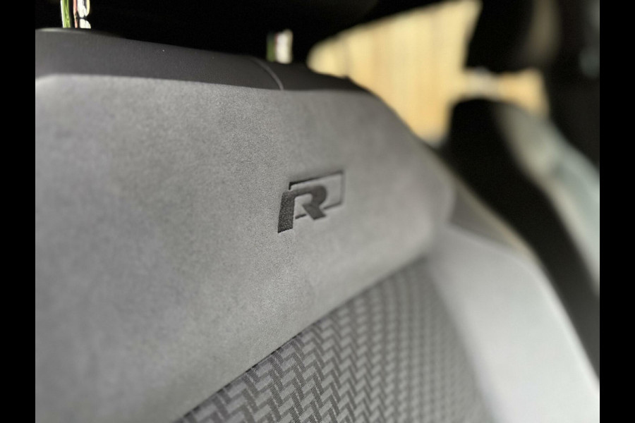 Volkswagen T-Cross 1.0 TSI R-line Automaat | LED | Trekhaak | Getint glas | Climate control | Cruise control adaptief | Lane assist | Dode hoek det