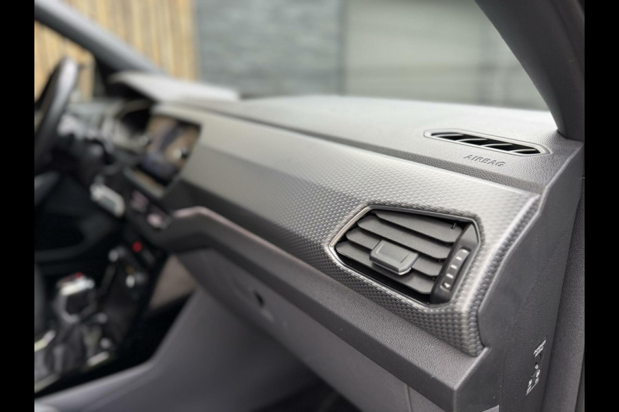 Volkswagen T-Cross 1.0 TSI R-line Automaat | LED | Trekhaak | Getint glas | Climate control | Cruise control adaptief | Lane assist | Dode hoek det