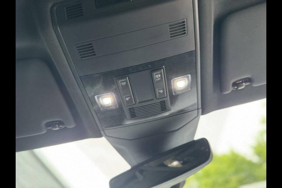 Volkswagen T-Cross 1.0 TSI R-line Automaat | LED | Trekhaak | Getint glas | Climate control | Cruise control adaptief | Lane assist | Dode hoek det