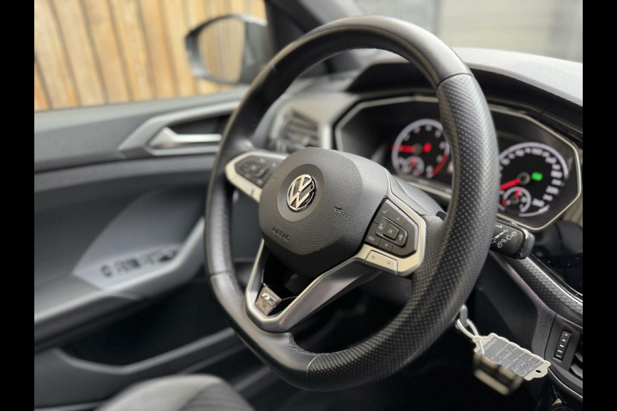 Volkswagen T-Cross 1.0 TSI R-line Automaat | LED | Trekhaak | Getint glas | Climate control | Cruise control adaptief | Lane assist | Dode hoek det