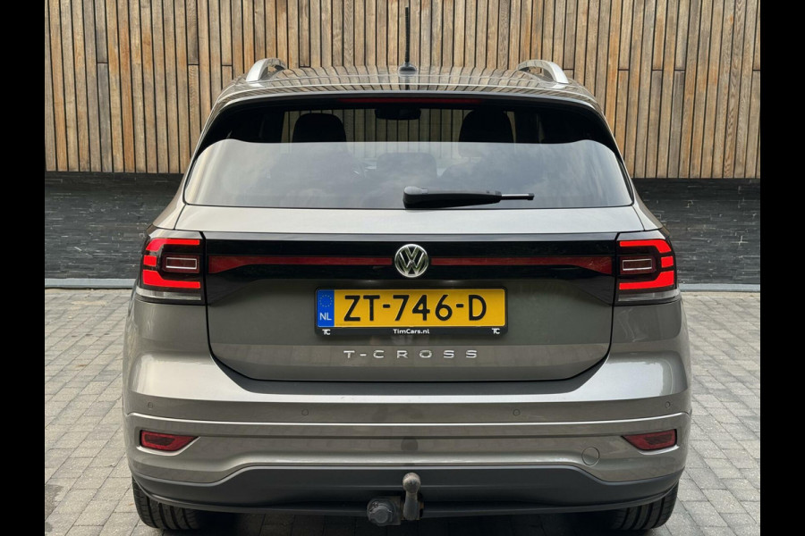 Volkswagen T-Cross 1.0 TSI R-line Automaat | LED | Trekhaak | Getint glas | Climate control | Cruise control adaptief | Lane assist | Dode hoek det