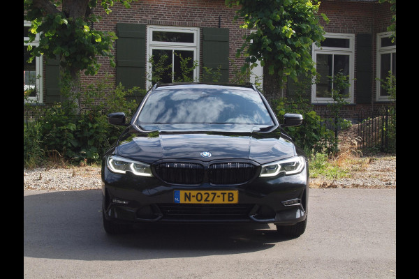 BMW 3 Serie Touring 320e Business Edition Plus | Apple Carplay | Laserlight | Parkeersensoren | Sfeerverlichting | Leer |