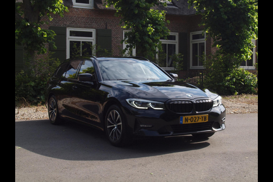 BMW 3 Serie Touring 320e Business Edition Plus | Apple Carplay | Laserlight | Parkeersensoren | Sfeerverlichting | Leer |