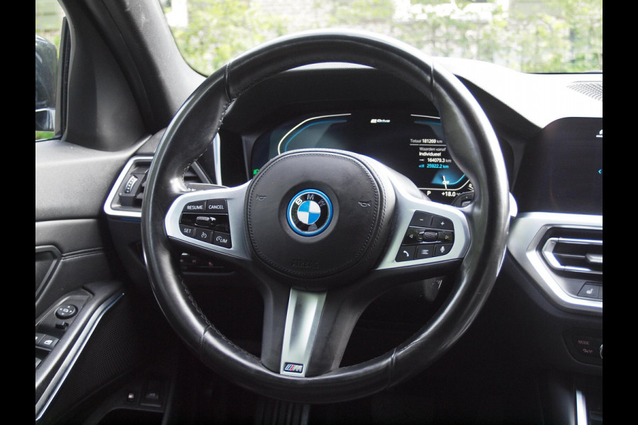 BMW 3 Serie Touring 320e Business Edition Plus | Apple Carplay | Laserlight | Parkeersensoren | Sfeerverlichting | Leer |