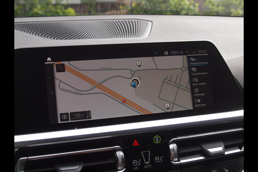 BMW 3 Serie Touring 320e Business Edition Plus | Apple Carplay | Laserlight | Parkeersensoren | Sfeerverlichting | Leer |