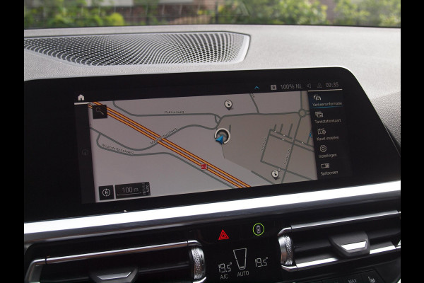 BMW 3 Serie Touring 320e Business Edition Plus | Apple Carplay | Laserlight | Parkeersensoren | Sfeerverlichting | Leer |