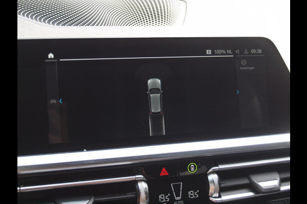 BMW 3 Serie Touring 320e Business Edition Plus | Apple Carplay | Laserlight | Parkeersensoren | Sfeerverlichting | Leer |