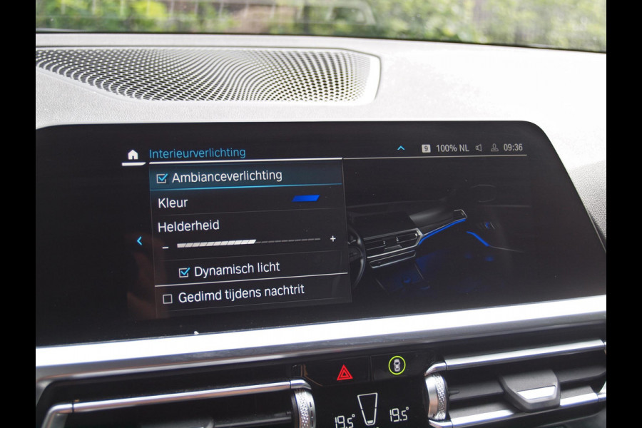 BMW 3 Serie Touring 320e Business Edition Plus | Apple Carplay | Laserlight | Parkeersensoren | Sfeerverlichting | Leer |