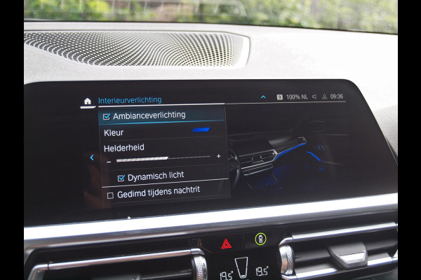BMW 3 Serie Touring 320e Business Edition Plus | Apple Carplay | Laserlight | Parkeersensoren | Sfeerverlichting | Leer |