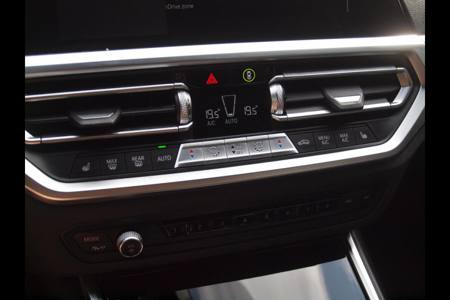 BMW 3 Serie Touring 320e Business Edition Plus | Apple Carplay | Laserlight | Parkeersensoren | Sfeerverlichting | Leer |