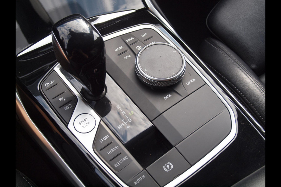 BMW 3 Serie Touring 320e Business Edition Plus | Apple Carplay | Laserlight | Parkeersensoren | Sfeerverlichting | Leer |