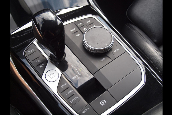 BMW 3 Serie Touring 320e Business Edition Plus | Apple Carplay | Laserlight | Parkeersensoren | Sfeerverlichting | Leer |