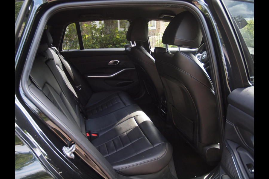 BMW 3 Serie Touring 320e Business Edition Plus | Apple Carplay | Laserlight | Parkeersensoren | Sfeerverlichting | Leer |