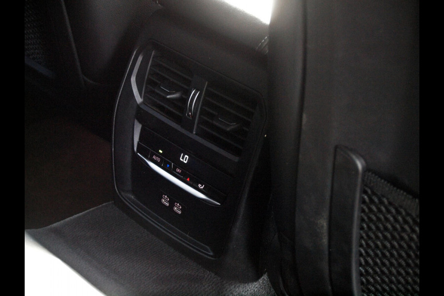 BMW 3 Serie Touring 320e Business Edition Plus | Apple Carplay | Laserlight | Parkeersensoren | Sfeerverlichting | Leer |