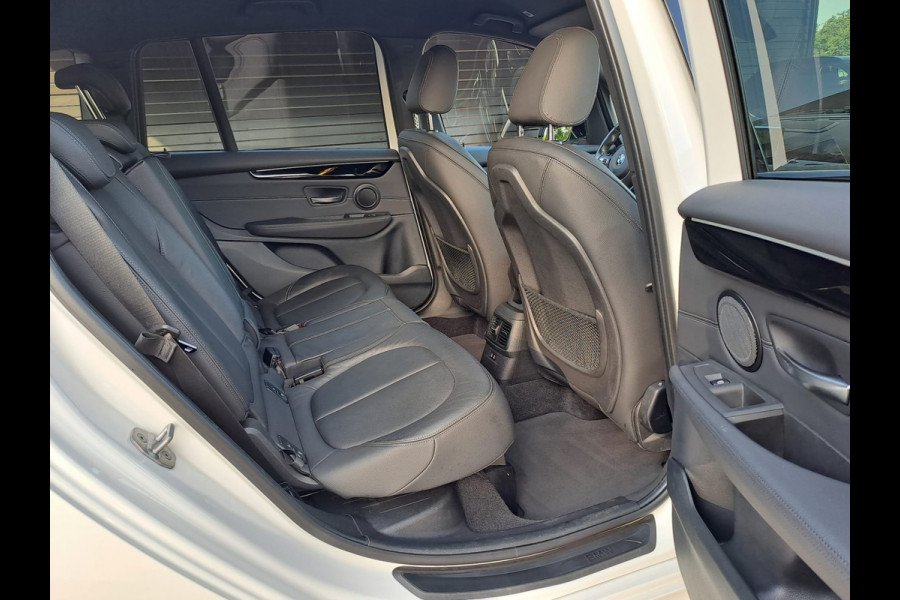 BMW 2 Serie Gran Tourer 218i 7p. High Executive | Leder | Trekhaak | M-pakket | Head-up | Camera | Stoelverwarming |