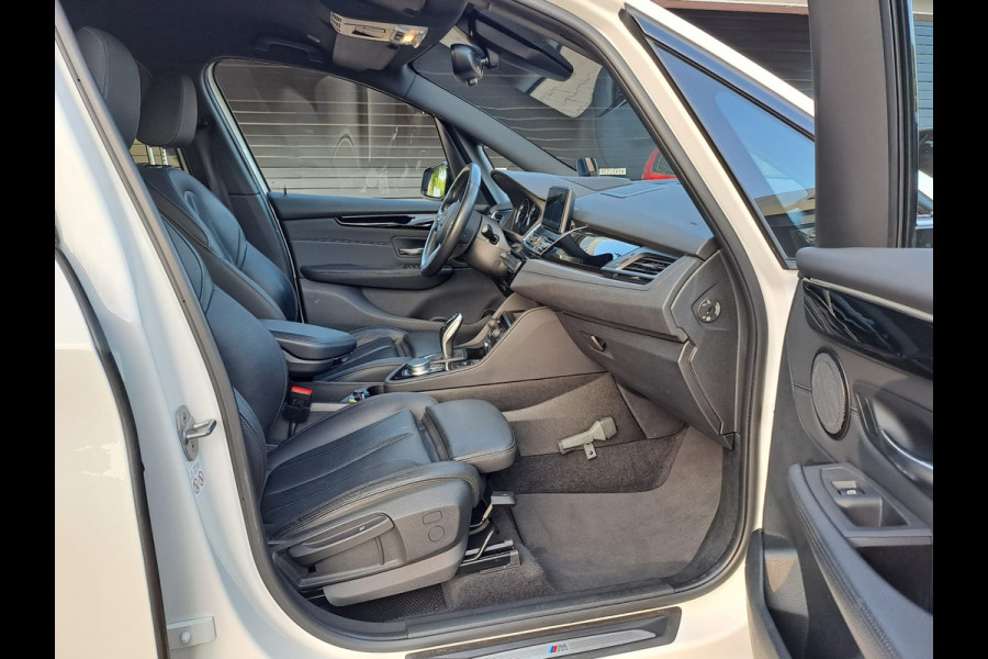 BMW 2 Serie Gran Tourer 218i 7p. High Executive | Leder | Trekhaak | M-pakket | Head-up | Camera | Stoelverwarming |