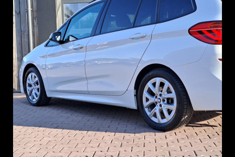 BMW 2 Serie Gran Tourer 218i 7p. High Executive | Leder | Trekhaak | M-pakket | Head-up | Camera | Stoelverwarming |