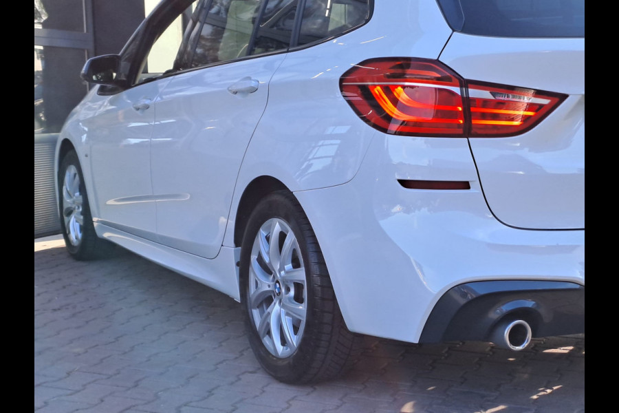 BMW 2 Serie Gran Tourer 218i 7p. High Executive | Leder | Trekhaak | M-pakket | Head-up | Camera | Stoelverwarming |