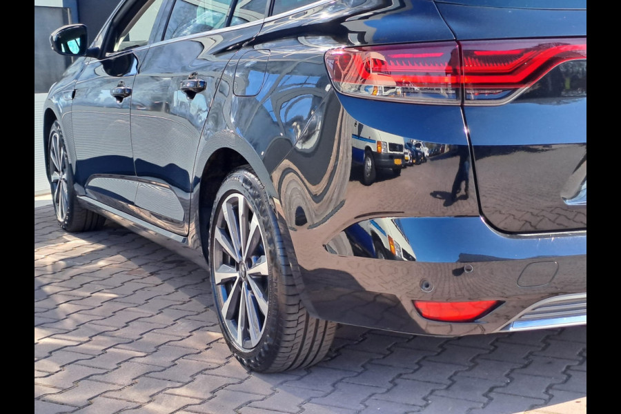 Renault MEGANE Estate 1.6 E-Tech Plug-In Hybrid 160 R.S. Line | Navi | Stoelverwarming | Trekhaak | HUD | ACC | LED |