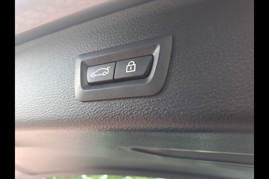 BMW X3 xDrive28i High Executive xLine Edition | Automaat | Trekhaak | Pano | Stoelverwarming | Leder |