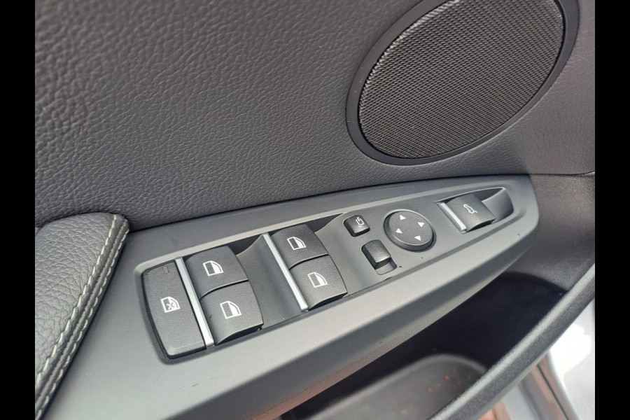 BMW X3 xDrive28i High Executive xLine Edition | Automaat | Trekhaak | Pano | Stoelverwarming | Leder |