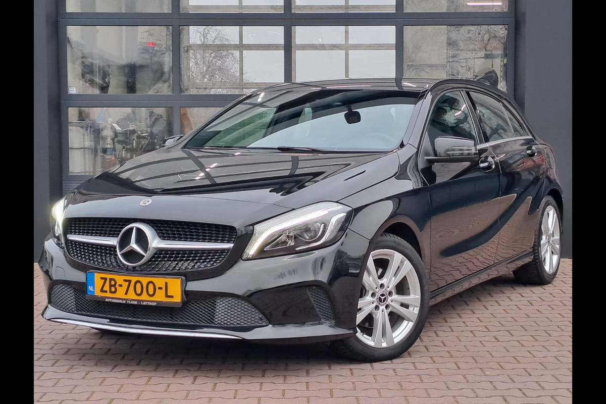 Mercedes-Benz A-Klasse 180 Business Solution AMG | Automaat | LED | LMV | Camera | All-season | Mercedes-Benz A-Klasse 180 Business Solution AMG | Automaat | LED | LMV | Camera | All-season |