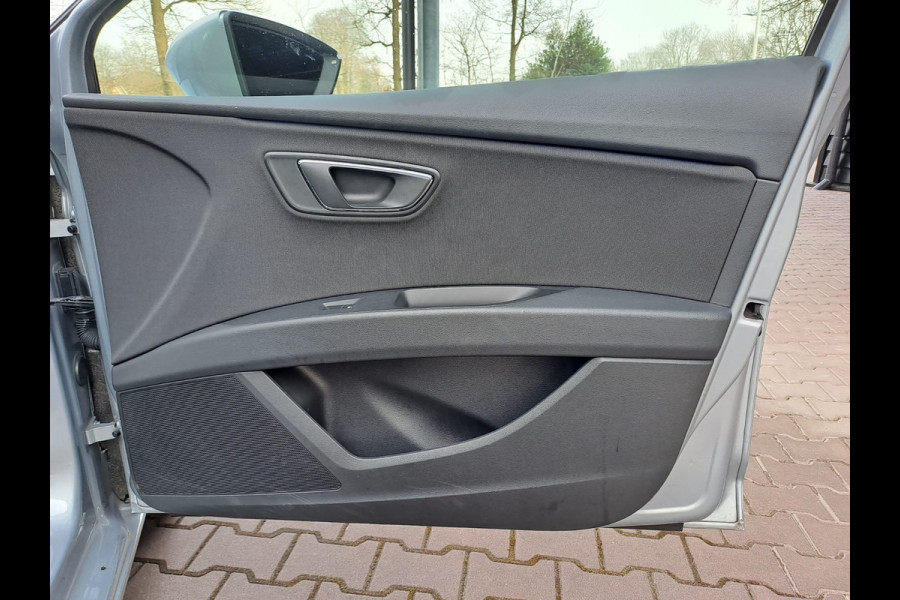 Seat León ST 1.5 TSI FR Business Intense | Navi | Virtual cockpit | Elektr. Trekhaak | Panodak | Automaat |