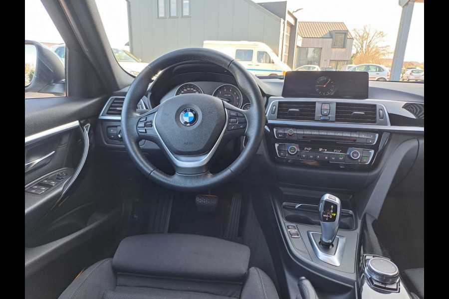 BMW 3 Serie Touring 318i Centennial Executive | Automaat | LED | Cruise | Navi | PDC | Sport Line | LMV |