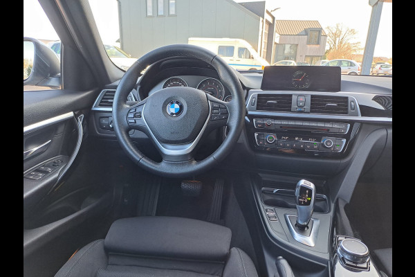 BMW 3 Serie Touring 318i Centennial Executive | Automaat | LED | Cruise | Navi | PDC | Sport Line | LMV |