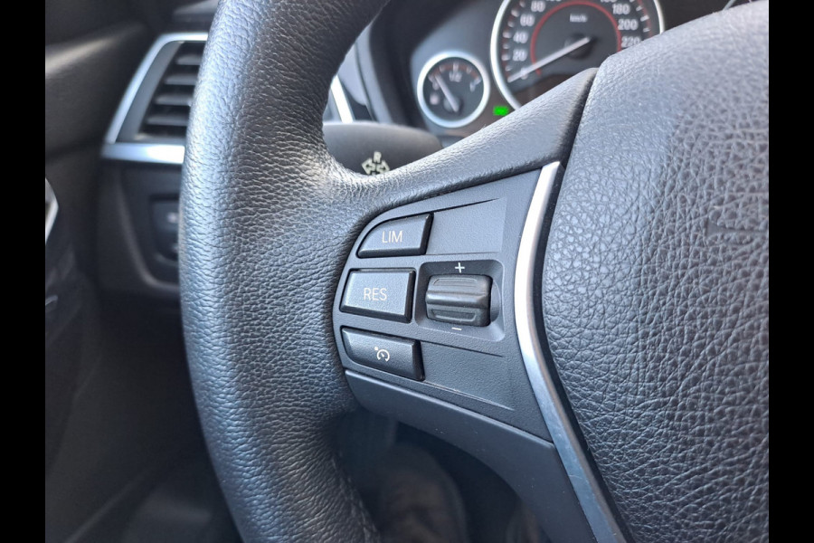 BMW 3 Serie Touring 318i Centennial Executive | Automaat | LED | Cruise | Navi | PDC | Sport Line | LMV |