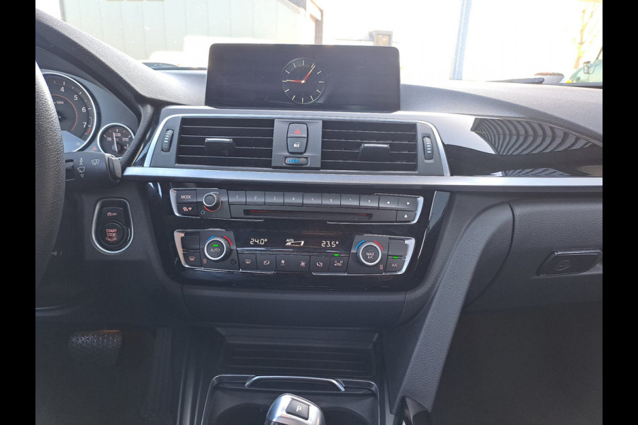 BMW 3 Serie Touring 318i Centennial Executive | Automaat | LED | Cruise | Navi | PDC | Sport Line | LMV |