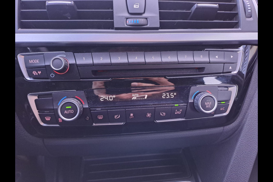 BMW 3 Serie Touring 318i Centennial Executive | Automaat | LED | Cruise | Navi | PDC | Sport Line | LMV |