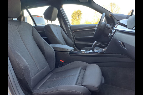 BMW 3 Serie Touring 318i Centennial Executive | Automaat | LED | Cruise | Navi | PDC | Sport Line | LMV |