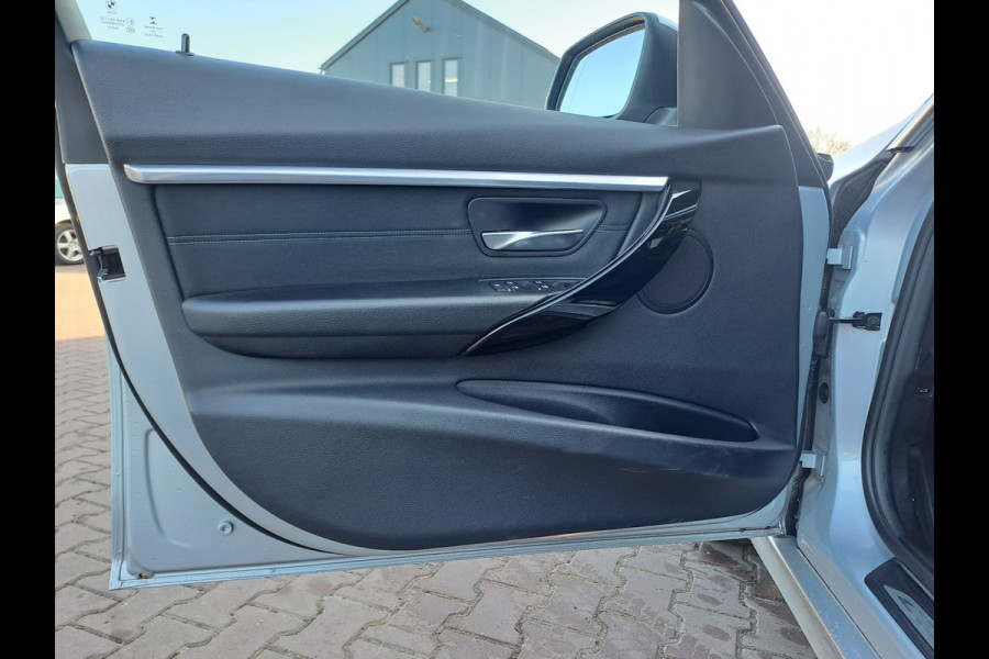 BMW 3 Serie Touring 318i Centennial Executive | Automaat | LED | Cruise | Navi | PDC | Sport Line | LMV |