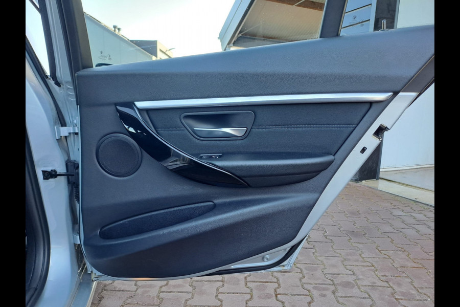 BMW 3 Serie Touring 318i Centennial Executive | Automaat | LED | Cruise | Navi | PDC | Sport Line | LMV |