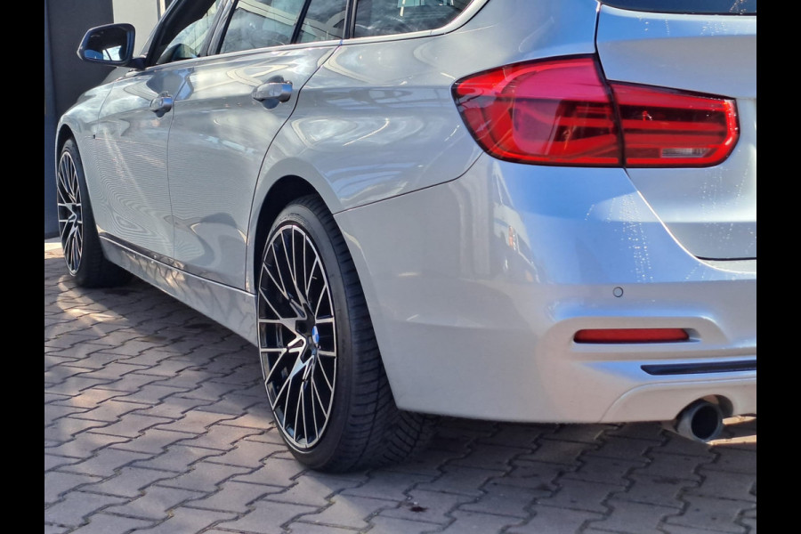BMW 3 Serie Touring 318i Centennial Executive | Automaat | LED | Cruise | Navi | PDC | Sport Line | LMV |