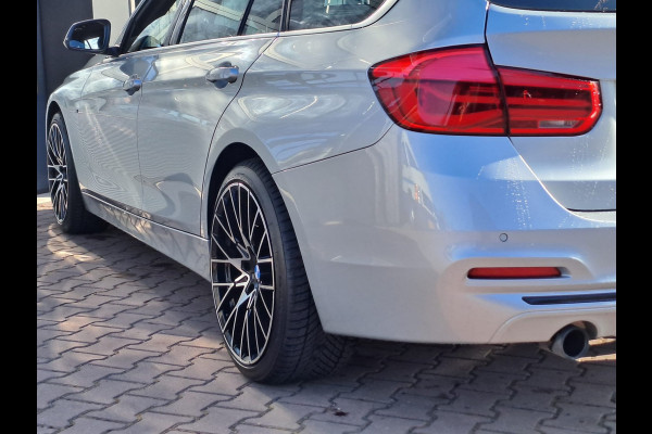 BMW 3 Serie Touring 318i Centennial Executive | Automaat | LED | Cruise | Navi | PDC | Sport Line | LMV |