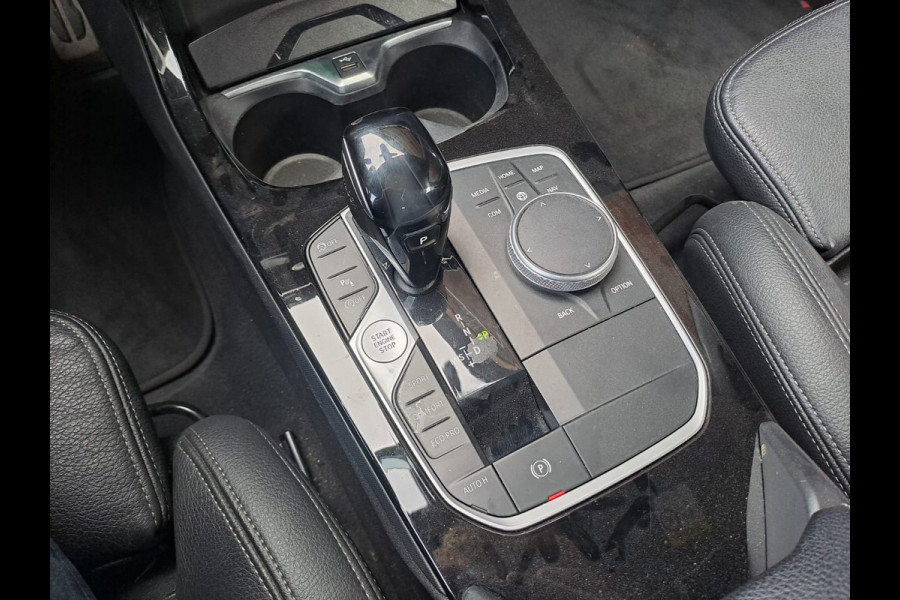 BMW 1-serie 118i High Executive | Navi | Sportinterieur | Stoelverw.| Head-up | Leder | M-Sport - Model 2020